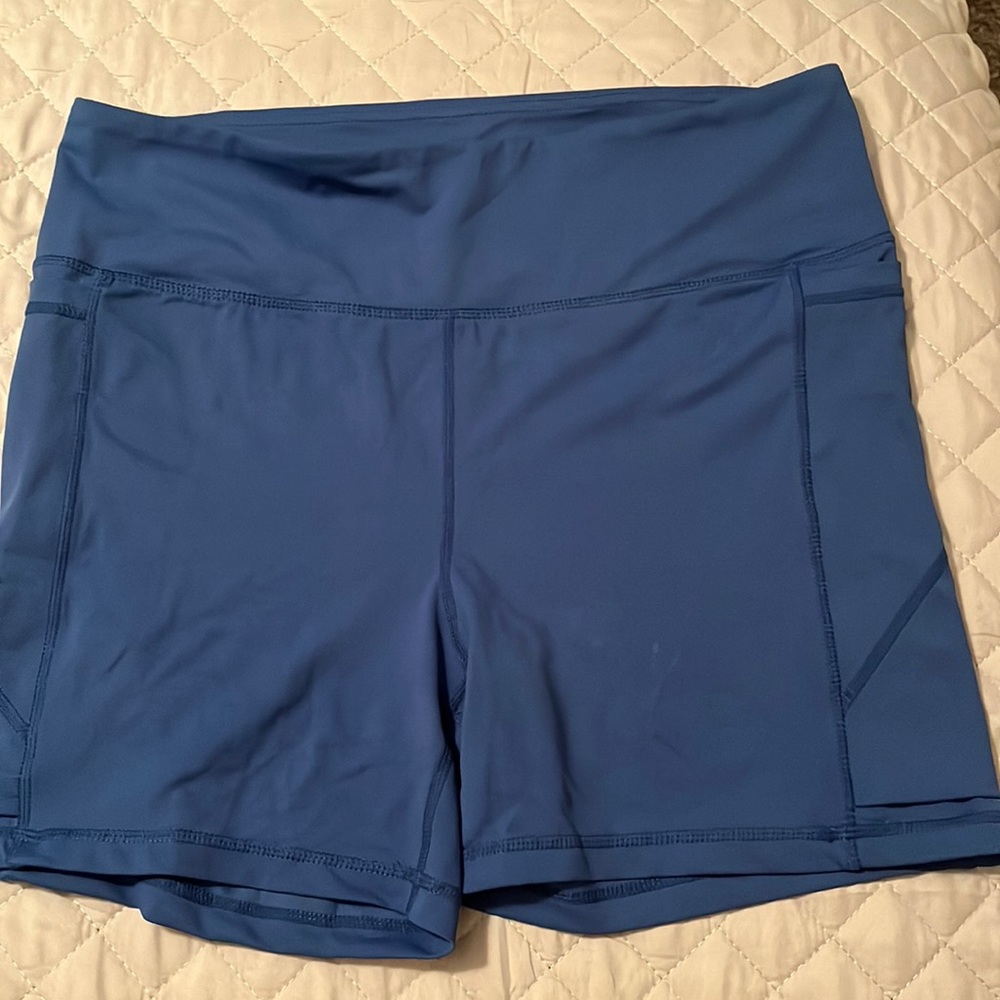 Beautiful blue 5” inseam Senita shorts in great condition